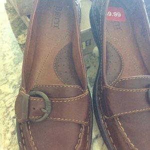 NWOT BORN BROWN LEATHER LOAFER WITH BUCKLE SIZE 7